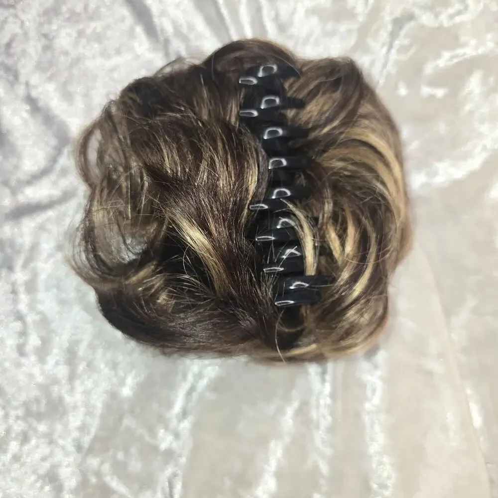 Short brown highlighted clip in extensions